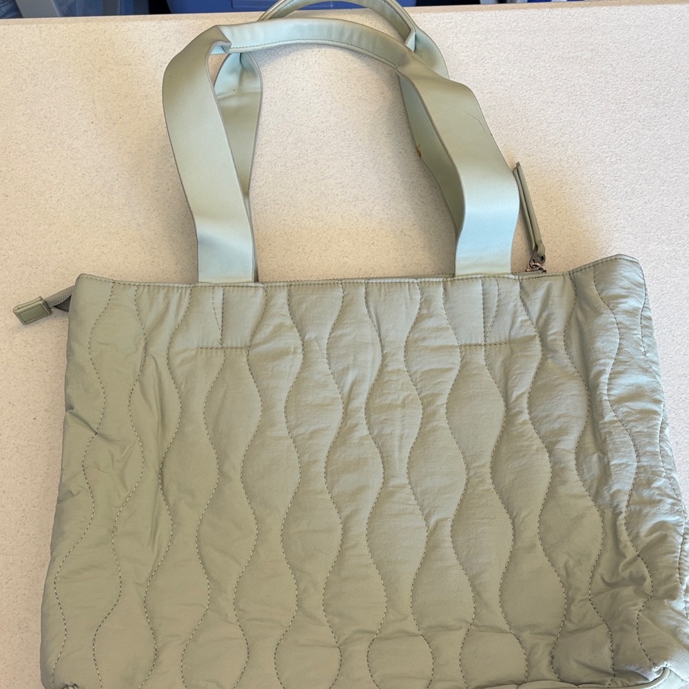 Universal Thread Quilted Tote in Light Green